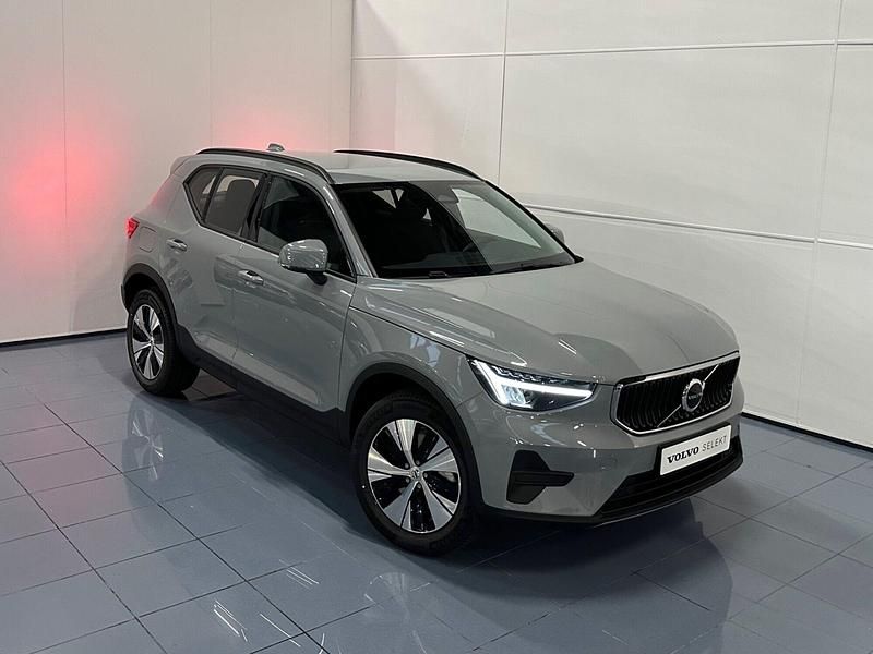Nuevo Volvo XC40 163 CV (119 kW) 2025 Gris / plata SUV