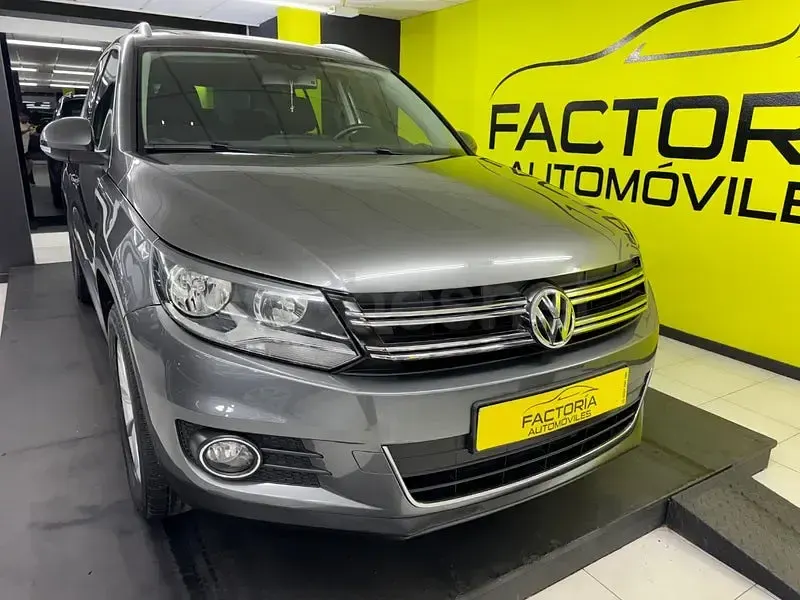 Usado VW Tiguan Business 140 CV (102 kW) 2014 Gris / plata SUV