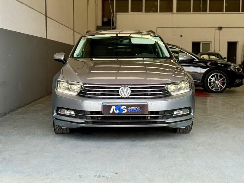 Usado VW Passat Sportline 150 CV (110 kW) 2018 Gris / plata Familiar