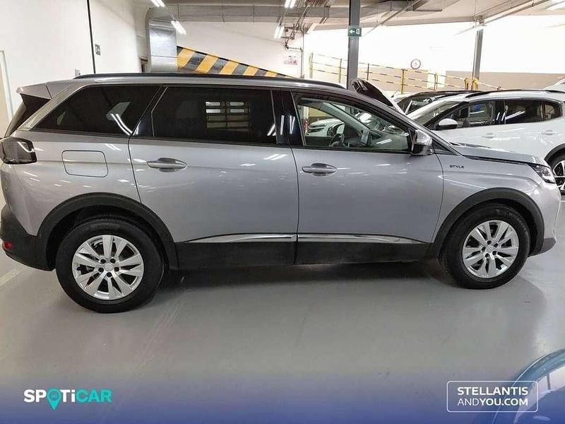 Usado Peugeot 5008 Style 131 CV (96 kW) 2021 Gris SUV
