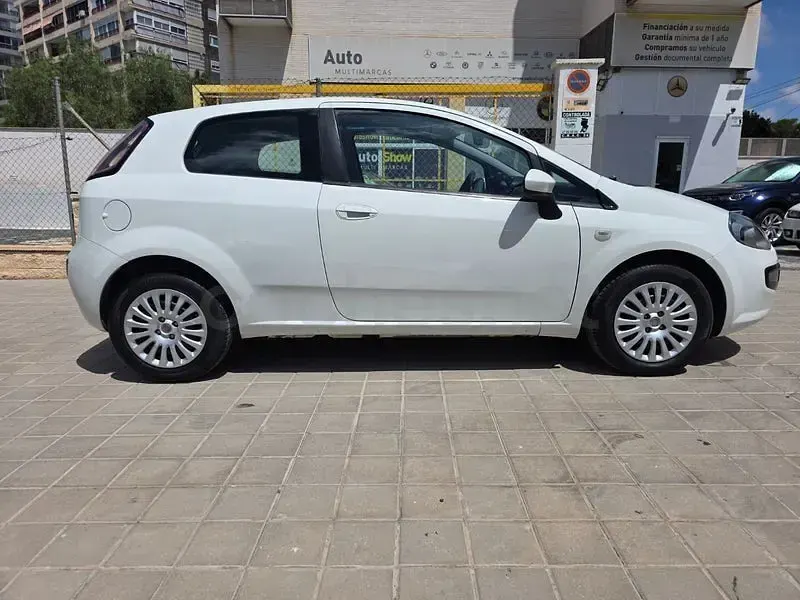Usado Fiat Punto Evo Dynamic 69 CV (50 kW) 2011 Blanco Utilitario