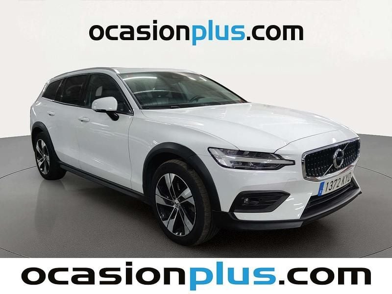 Begagnad Volvo V60 CC 190 HK (139 kW) 2019 Vit Kombi