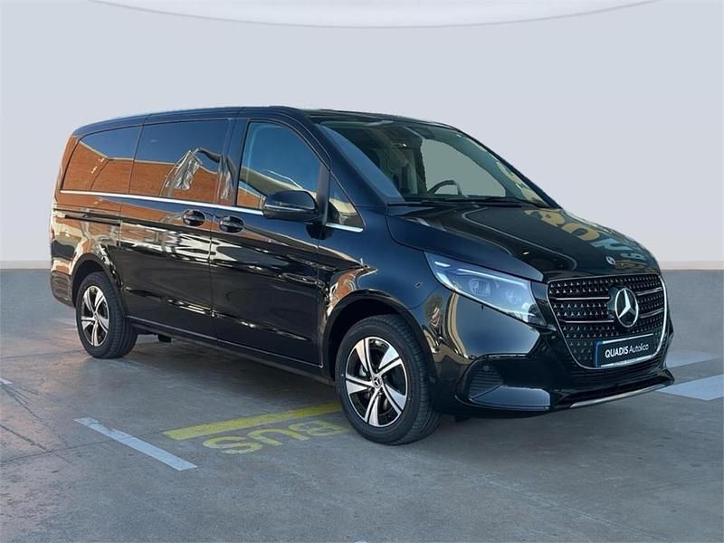 Usado Mercedes V220 Avantgarde 163 CV (119 kW) 2025 Negro obsidiana metalizad Monovolumen