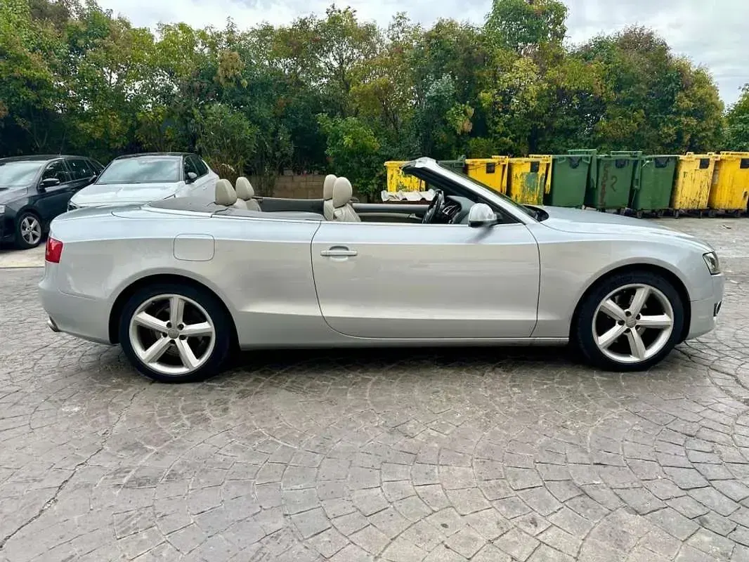 Usado Audi A5 Cabriolet Exclusive 211 CV (155 kW) 2011 Plateado Descapotable