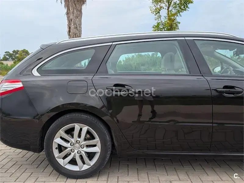 Usado Peugeot 508 SW Business-Line 115 CV (84 kW) 2013 Negro Familiar