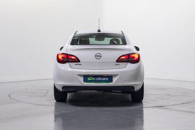 Usado Opel Astra Elegance 110 CV (80 kW) 2017 Blanco Berlina
