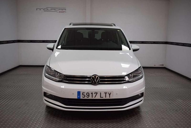 Usado VW Touran Advance 122 CV (89 kW) 2021 Blanco Monovolumen
