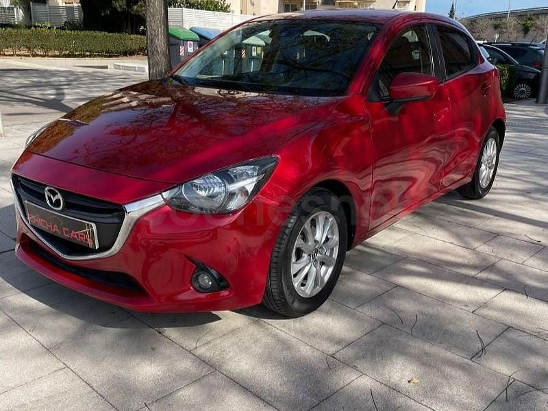 Usado Mazda 2 Style 75 CV (55 kW) 2015 Rojo Berlina