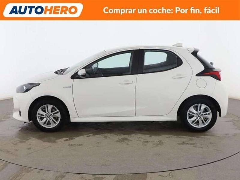 Usado Toyota Yaris Hybrid Active 116 CV (85 kW) 2021 Blanco Berlina
