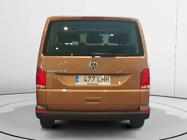 Usado VW Caravelle Trendline 110 CV (80 kW) 2020 Naranja Van