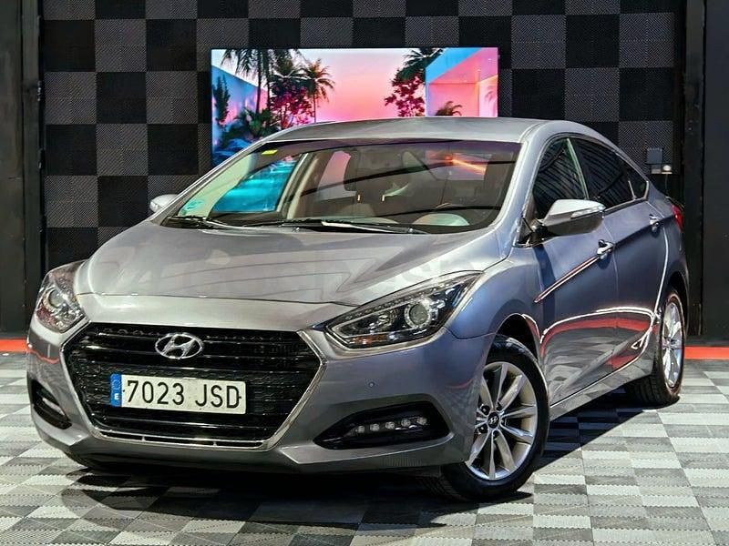 Usado Hyundai i40 115 CV (84 kW) 2016 Gris / plata Berlina