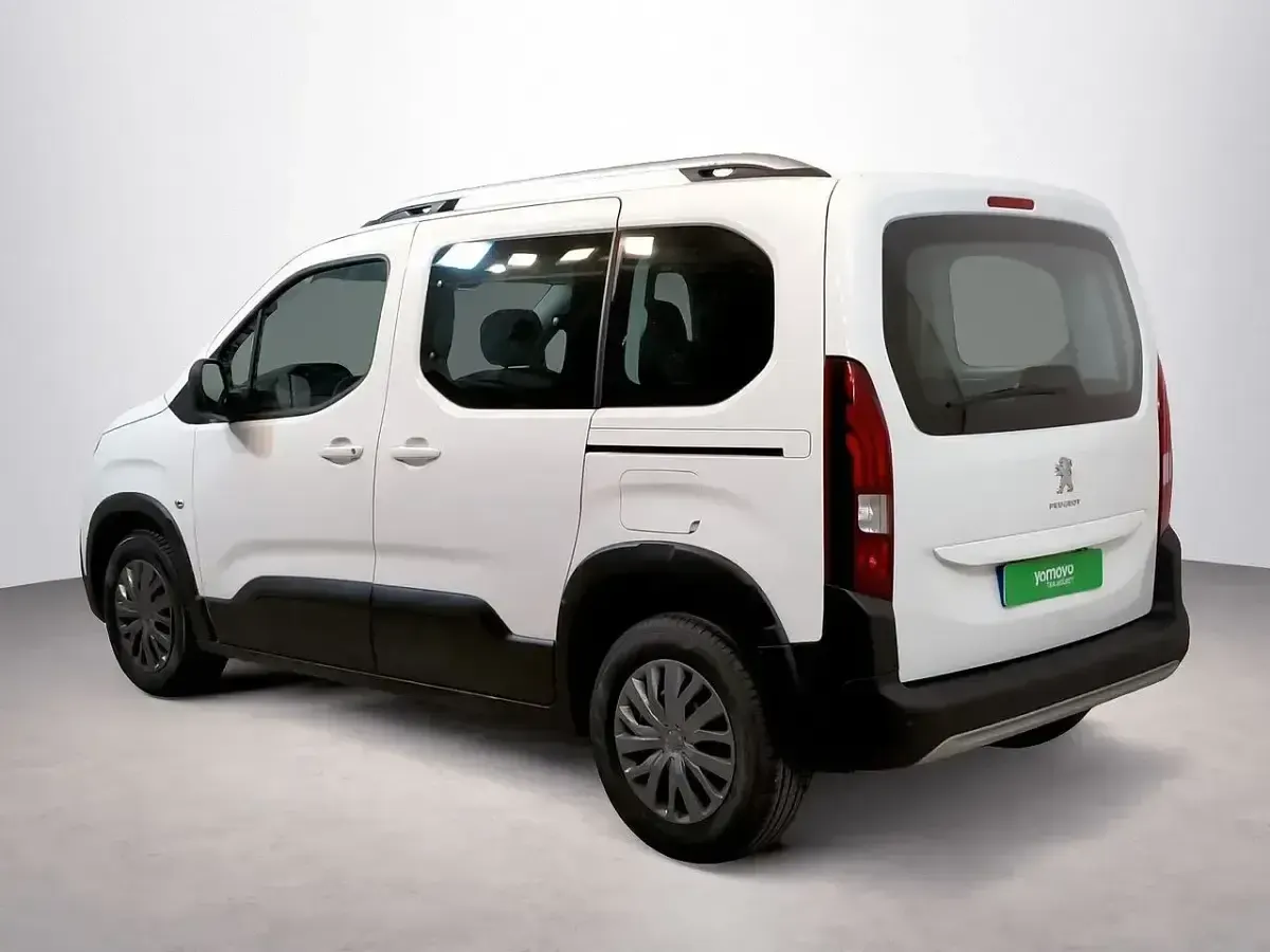 Usado Peugeot Rifter Allure 101 CV (74 kW) 2023 Blanco Monovolumen