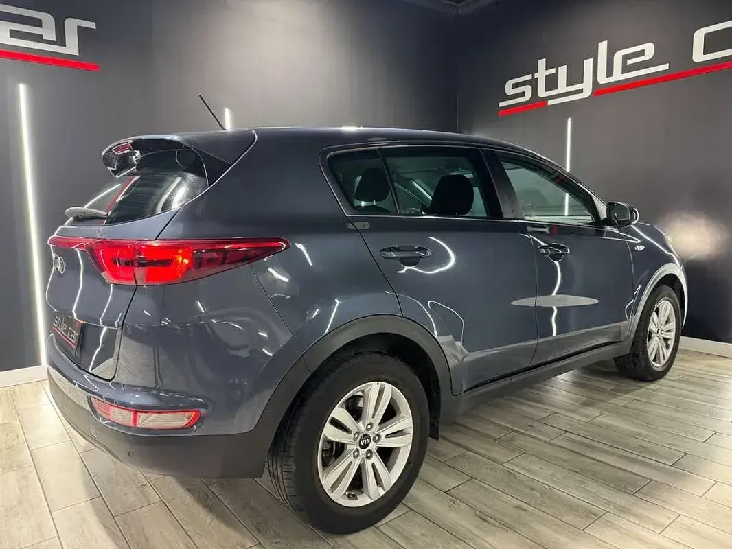 Usado Kia Sportage 132 CV (97 kW) 2018 Gris SUV