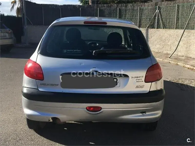 Usado Peugeot 206 110 CV (80 kW) 2004 Gris / plata Berlina