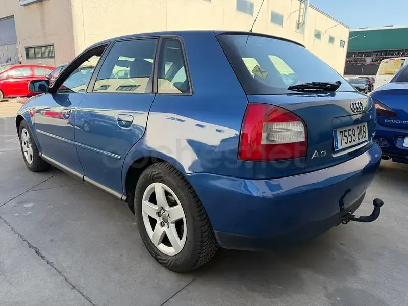 Usado Audi A3 Ambiente 150 CV (110 kW) 2002 Azul Utilitario