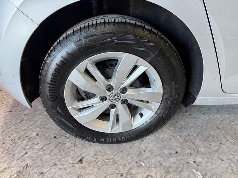 Usado VW Polo Advance 95 CV (69 kW) 2019 Gris / plata Utilitario