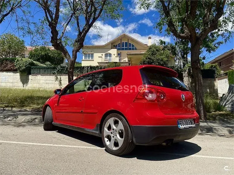 Usado VW Golf V GTI 200 CV (147 kW) 2007 Rojo Berlina