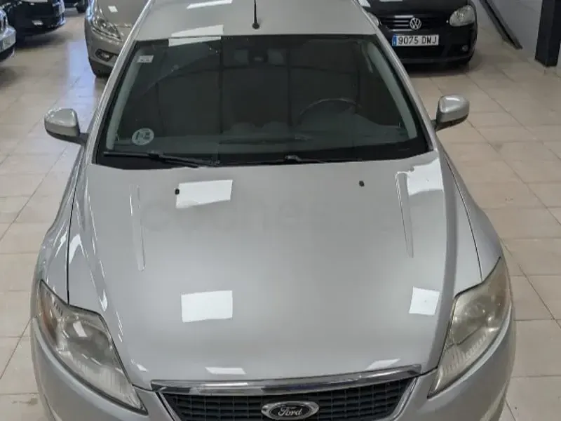 Usado Ford Mondeo Trend 140 CV (102 kW) 2008 Gris / plata Berlina