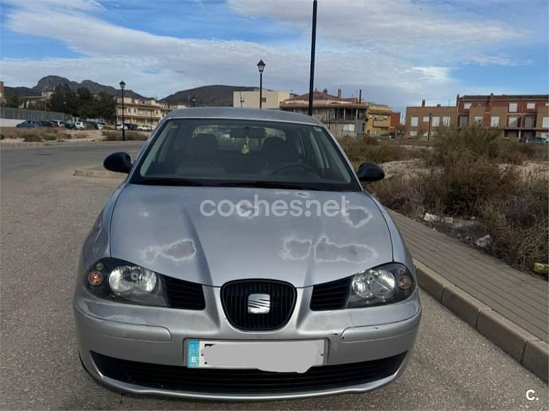 Usado Seat Ibiza Sport 75 CV (55 kW) 2003 Gris / plata Berlina