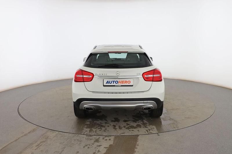 Usado Mercedes GLA200 Urban 135 CV (99 kW) 2014 Blanco SUV