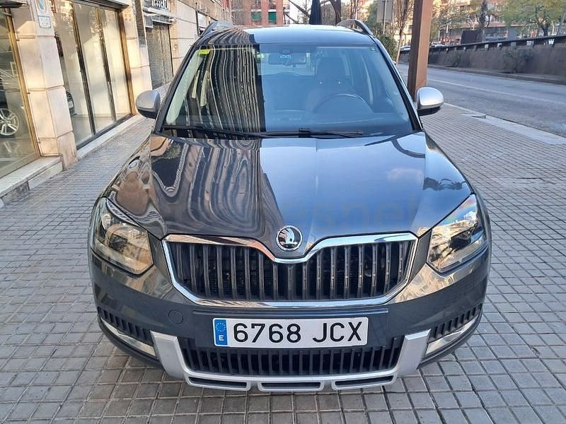 Usado Skoda Yeti Active 105 CV (77 kW) 2015 Azul SUV