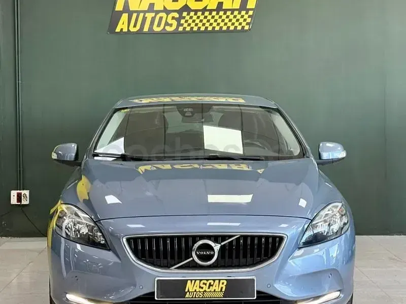 Usado Volvo V40 120 HP (88 kW) 2018 Azul Sedan