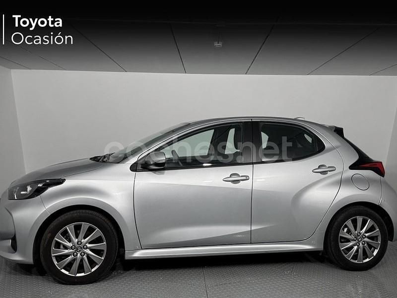 Usado Toyota Yaris Hybrid Active 116 CV (85 kW) 2024 Gris / plata Berlina