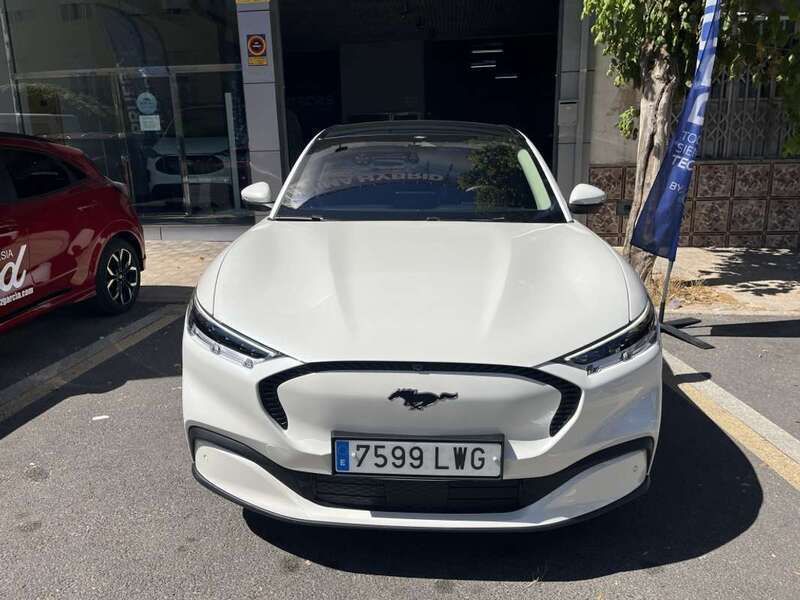 Blanco Usado 2022 Ford Mustang Mach-E SUV | 32.999 € (Un poco caro) - Imagen 1/4