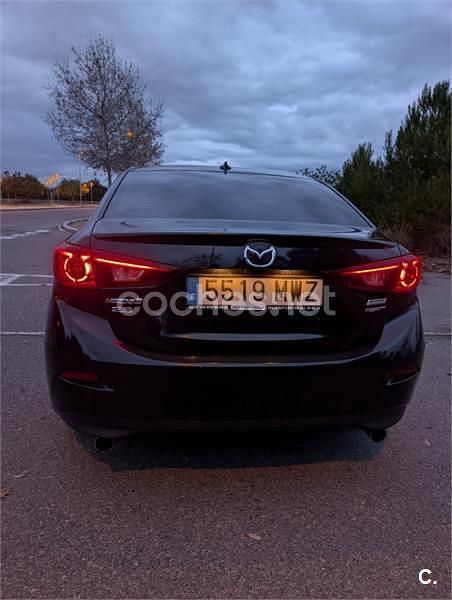 Usado Mazda 3 122 CV (89 kW) 2018 Negro Berlina