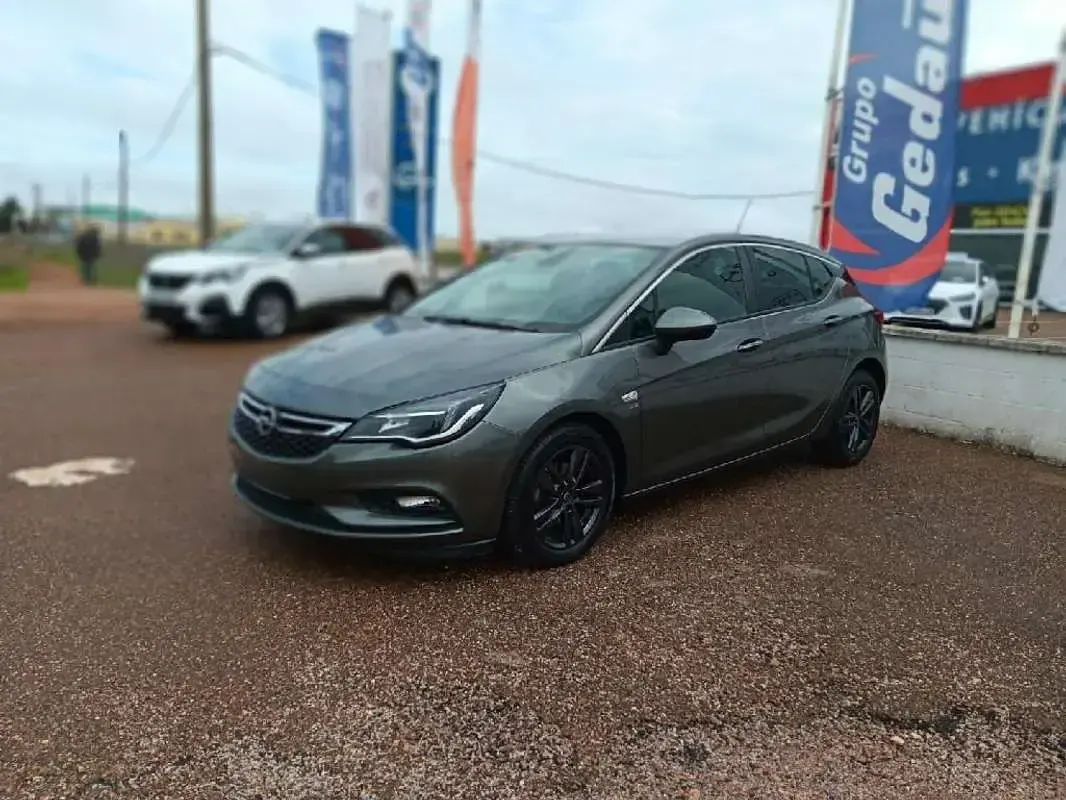 Usado Opel Astra S 110 CV (80 kW) 2019 Gris Berlina