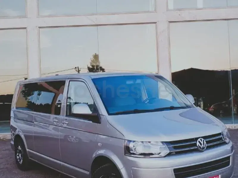 Usado VW Caravelle Comfortline 180 CV (132 kW) 2012 Gris / plata Van