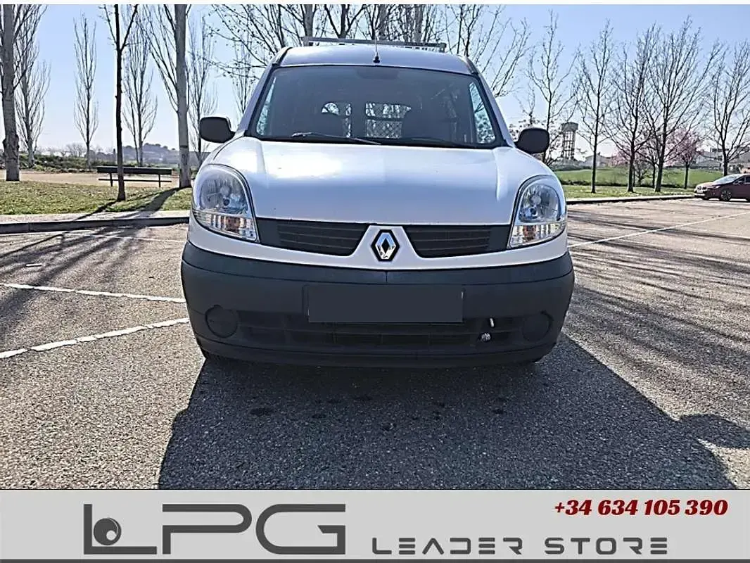 Usado Renault Kangoo Expression 68 CV (50 kW) 2007 Blanco Monovolumen