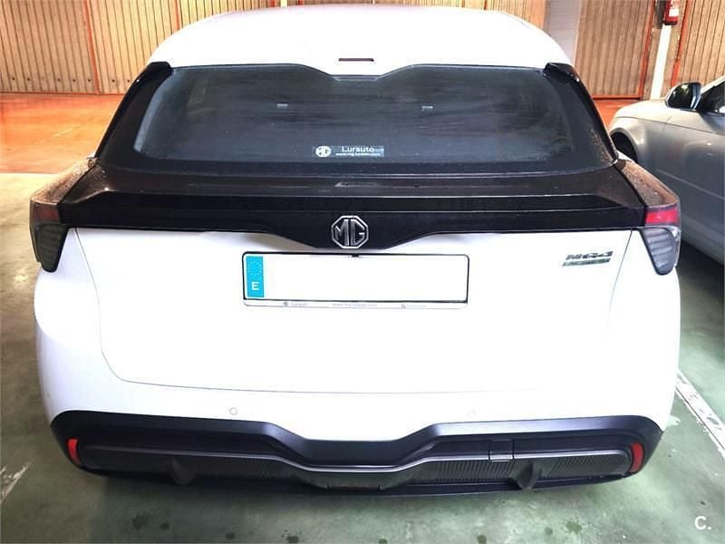 Begagnad MG MG4 EV 125 kW (170 HK) 2023 Eléctrico Halvkombi