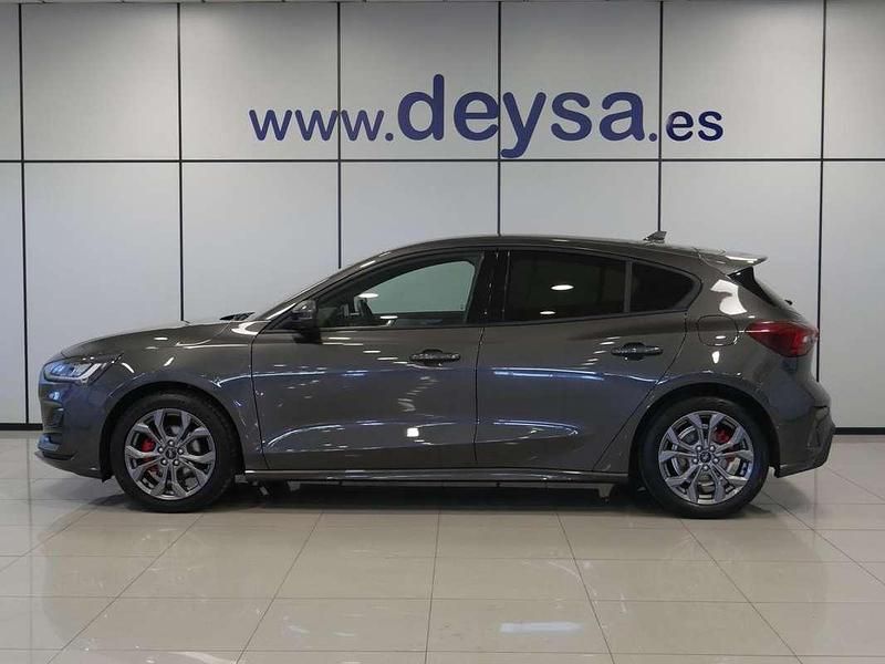 Usado Ford Focus ST-Line 125 CV (91 kW) 2023 Gris Utilitario