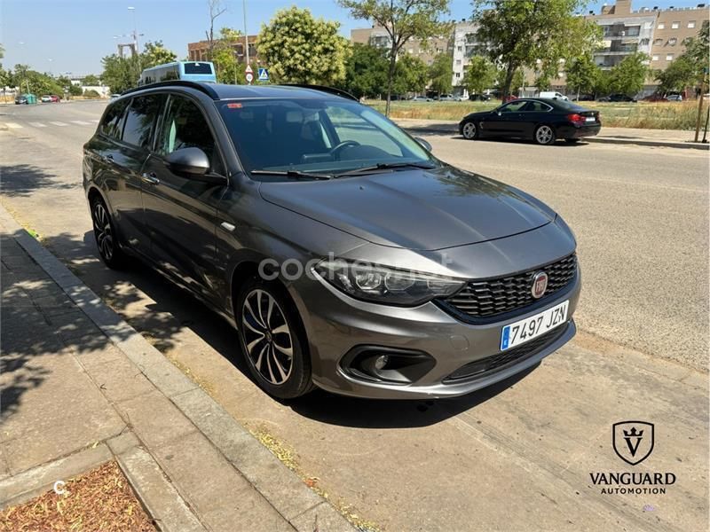 Gris / plata Usado 2017 Fiat Tipo Lounge Berlina | 7850 € (Un poco caro) - Imagen 1/4