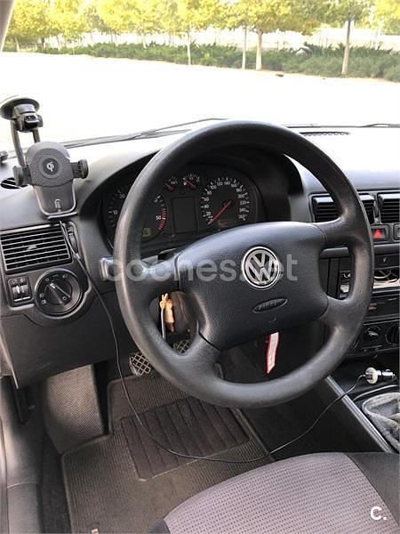 Usado VW Golf IV 110 CV (80 kW) 2004 Blanco Familiar