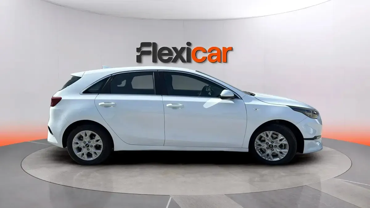 Usado Kia Ceed 136 CV (100 kW) 2023 Blanco Utilitario