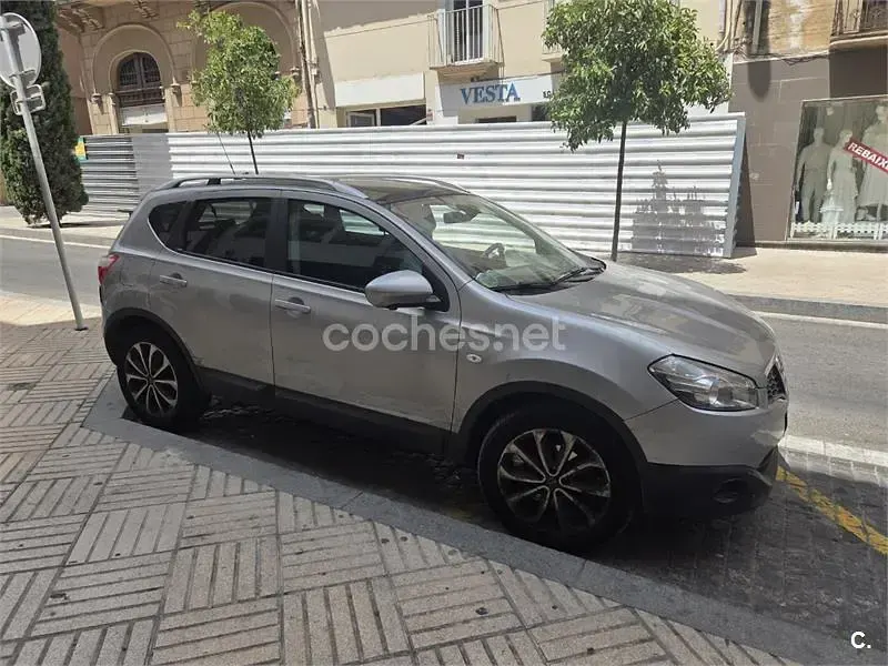 Usado Nissan Qashqai Tekna 150 CV (110 kW) 2012 Gris / plata SUV