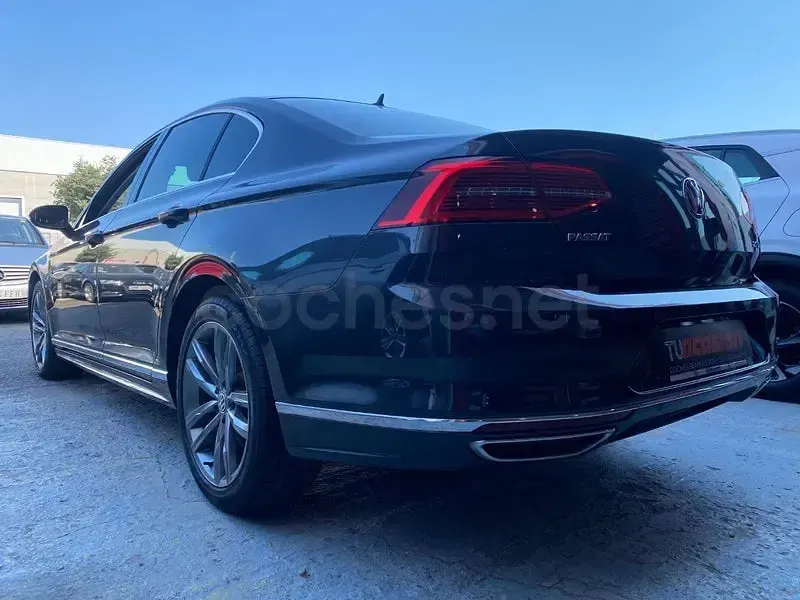 Usado VW Passat Exclusive 150 CV (110 kW) 2017 Gris / plata Berlina