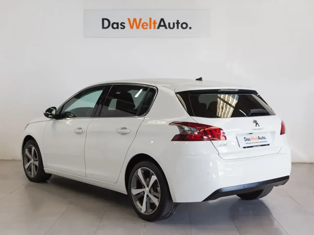 Usado Peugeot 308 Allure 130 CV (95 kW) 2019 Blanco Berlina