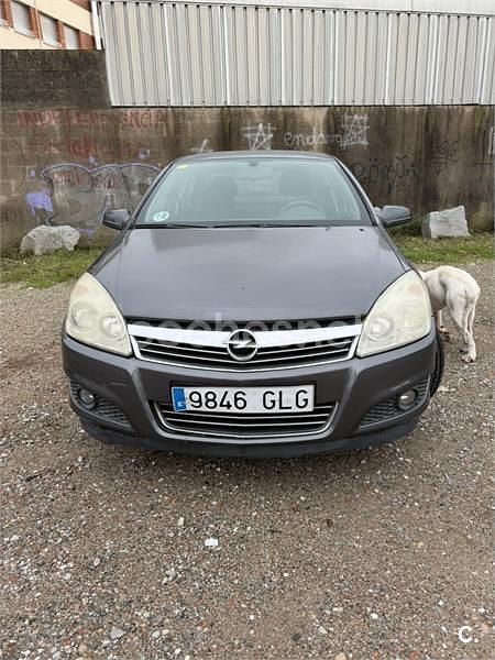 Usado Opel Astra Edition 100 CV (73 kW) 2009 Gris / plata Berlina