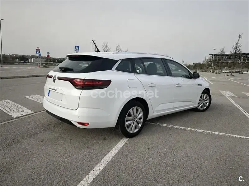 Usado Renault Mégane GrandTour Zen 115 CV (84 kW) 2021 Blanco Familiar