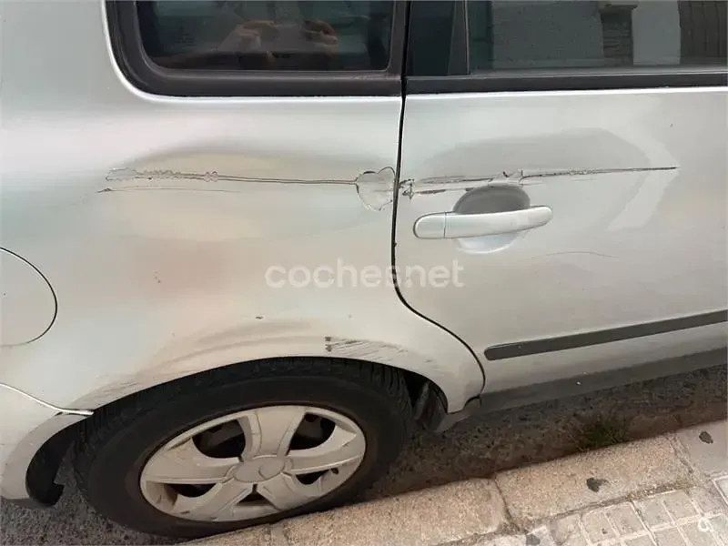 Usado VW Passat Edition 101 CV (74 kW) 2001 Gris / plata Familiar