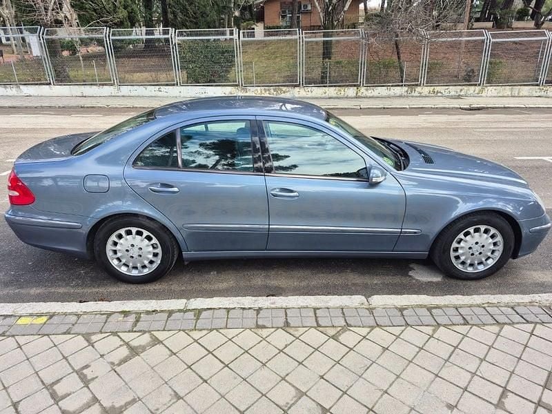 Usado Mercedes E320 Elegance 224 CV (164 kW) 2006 Gris / plata Berlina