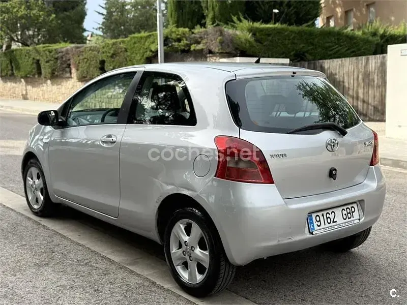 Usado Toyota Yaris 90 CV (66 kW) 2008 Gris / plata Utilitario