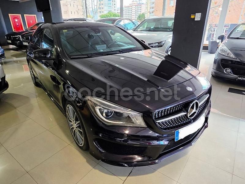 Usado Mercedes CLA200 Shooting Brake AMG line 156 CV (114 kW) 2016 Violeta / lila Familiar