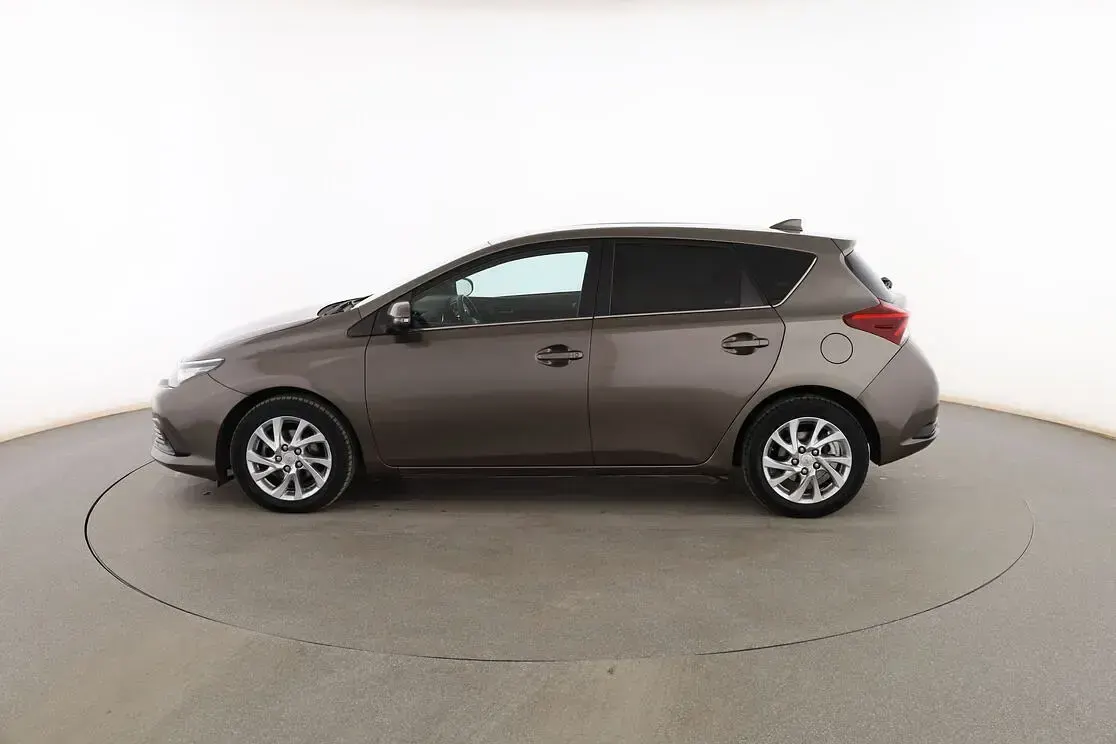 Usado Toyota Auris Active 116 CV (85 kW) 2016 Gris Berlina