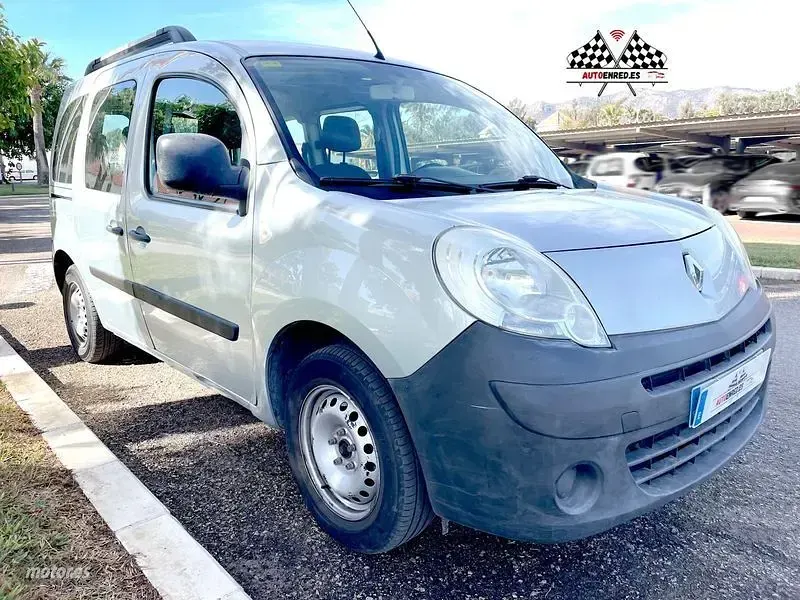 Usado Renault Kangoo 85 CV (62 kW) 2012 Plateado Monovolumen