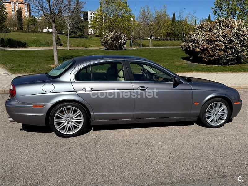 Usado Jaguar S-Type Executive 207 CV (152 kW) 2007 Gris / plata Berlina
