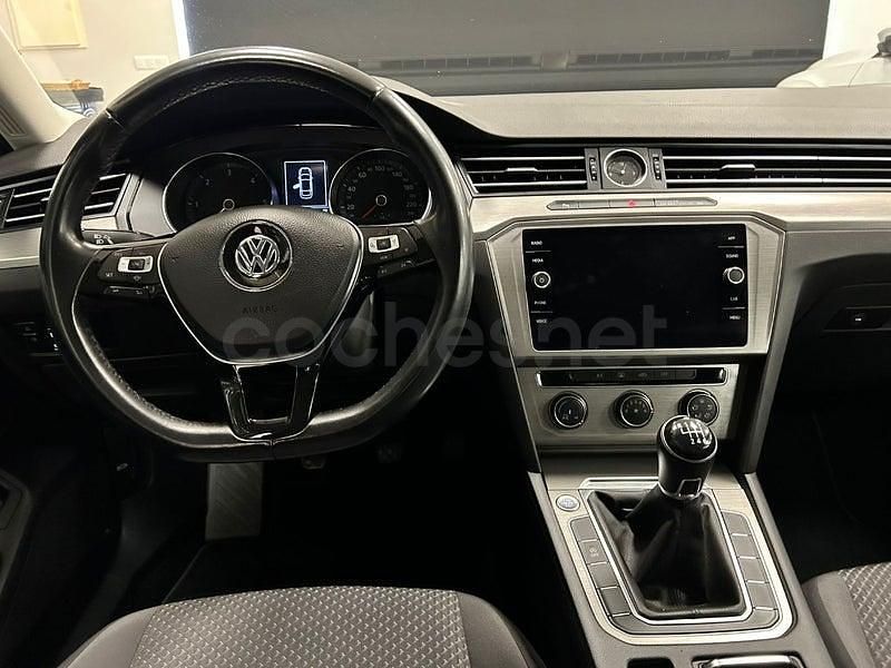Usado VW Passat Edition 150 CV (110 kW) 2019 Gris / plata Berlina